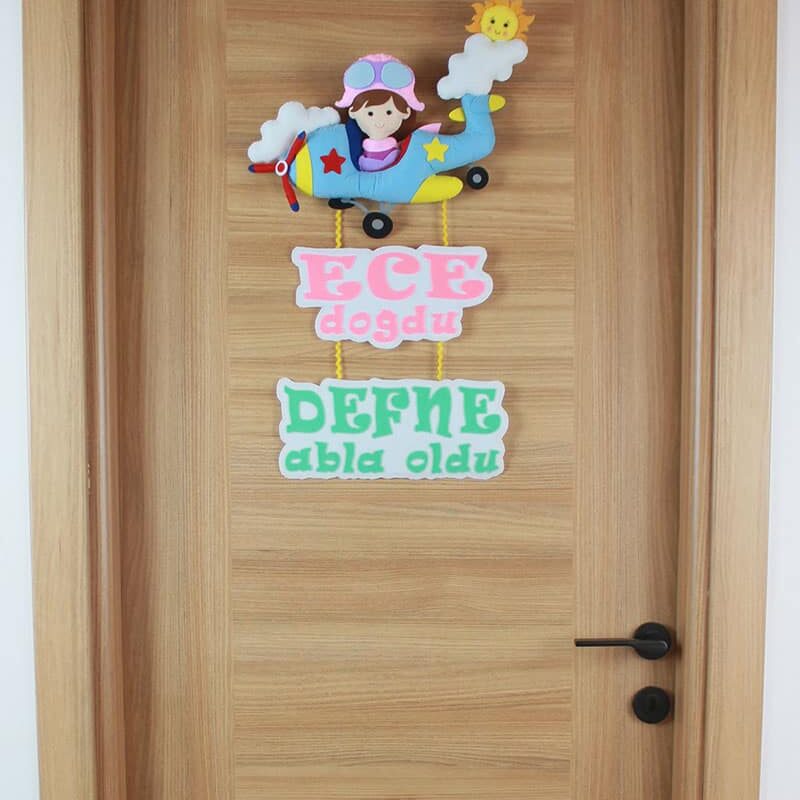 Ece ve Defne isimli Kardeş Pilot Kapı Süsü