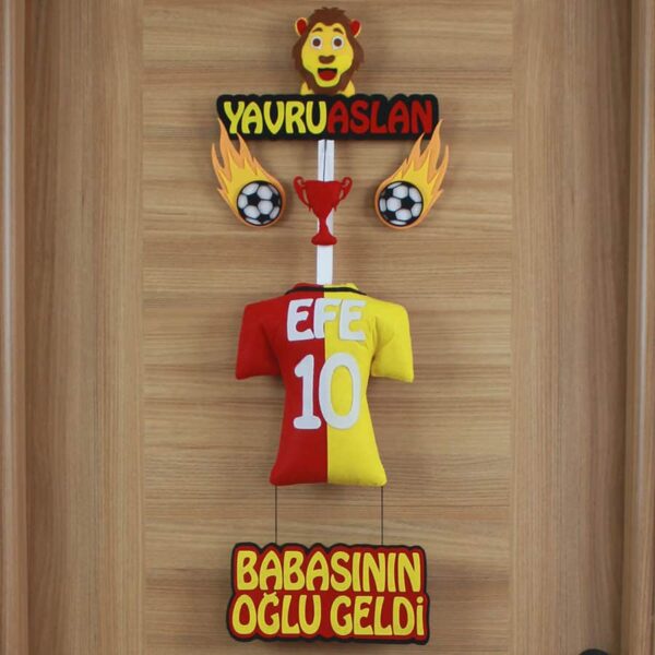 Efe isimli YavruAslan Kapı Süsü