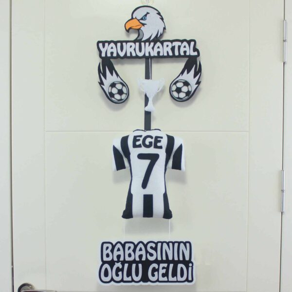 Ege isimli Yavrukartal Kapı Süsü