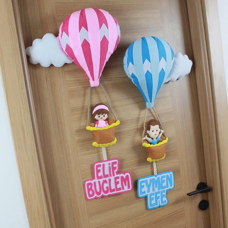 Elif Buğlem ve Eymen Efe isimli Kardeşler Balonlu Kapı Süsü