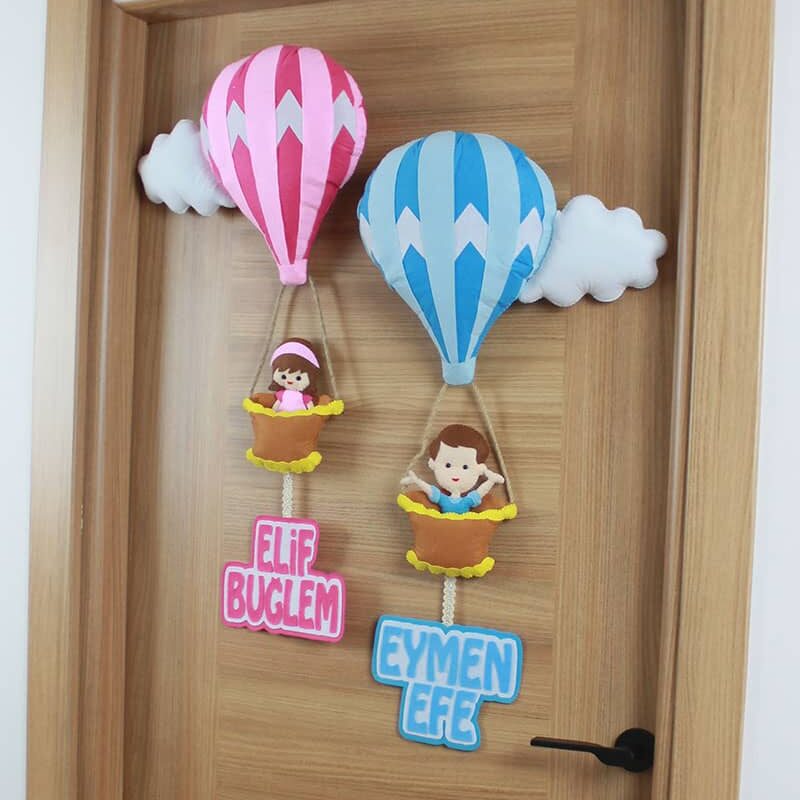 Elif Buğlem ve Eymen Efe isimli Kardeşler Balonlu Kapı Süsü