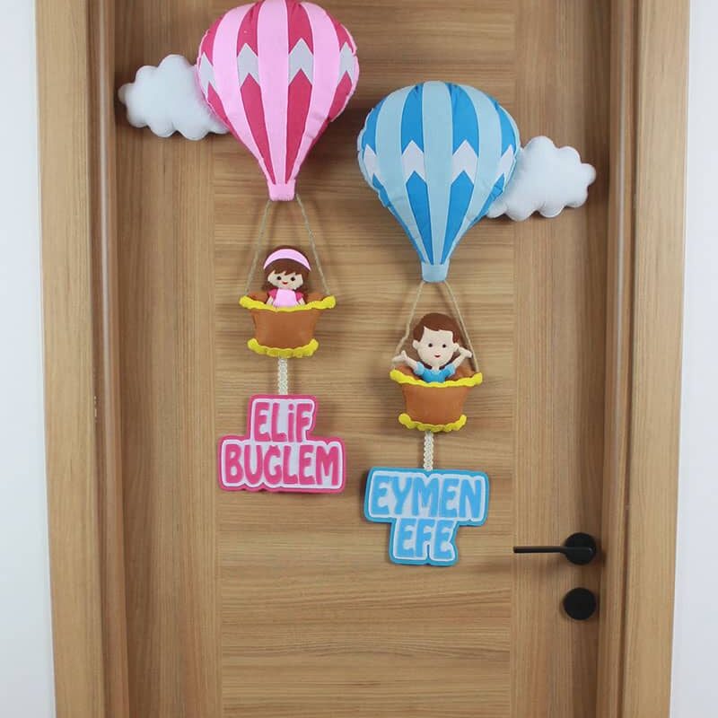 Elif Buğlem ve Eymen Efe isimli Kardeşler Balonlu Kapı Süsü