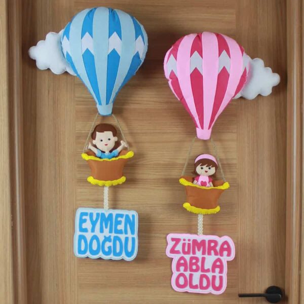 Eymen ve Zümra isimli Kardeşler Balonlu Kapı Süsü