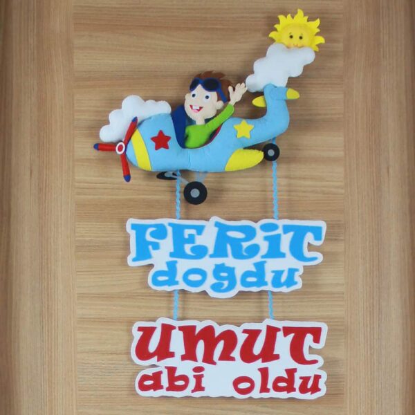 Ferit ve Umut isimli Kardeş Pilot Kapı Süsü