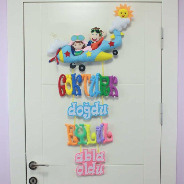 Göktürk ve Eylül isimli Kardeş Pilot Kapı Süsü