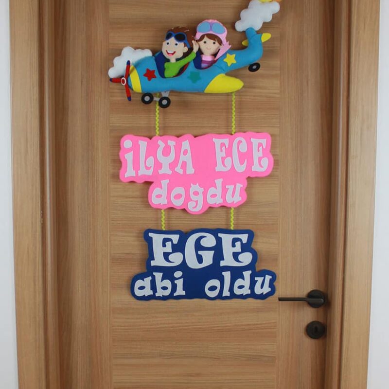 İlya Ece ve Ege isimli Kardeş Pilot Kapı Süsü