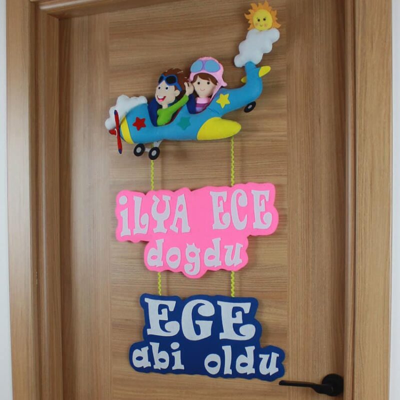 İlya Ece ve Ege isimli Kardeş Pilot Kapı Süsü
