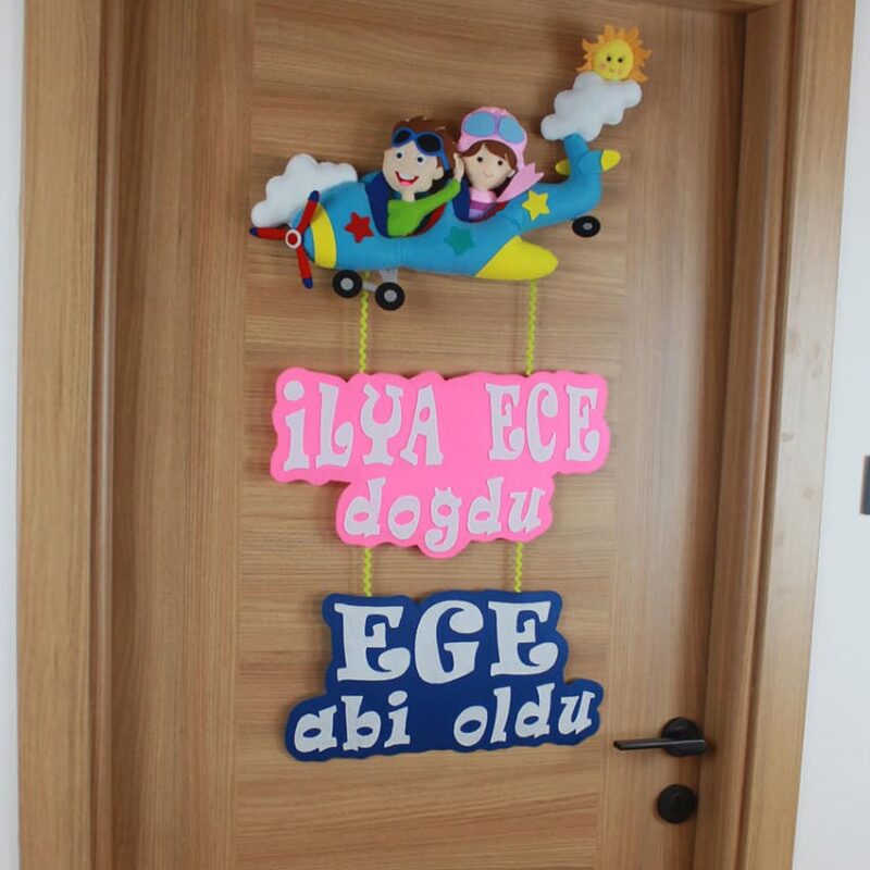 İlya Ece ve Ege isimli Kardeş Pilot Kapı Süsü