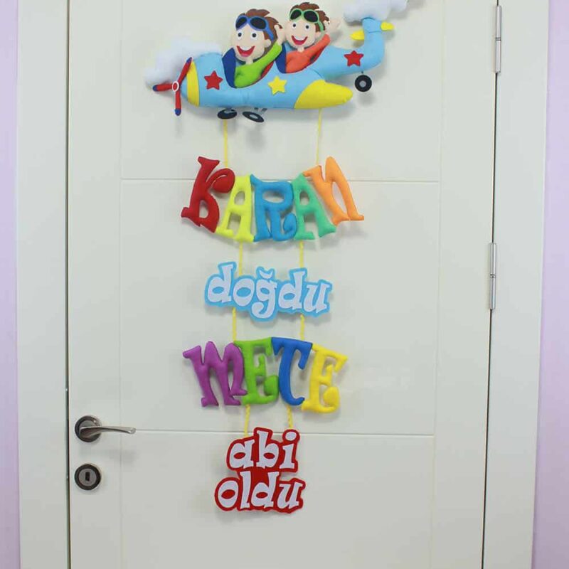 Karan ve Mete isimli Kardeş Pilot Kapı Süsü