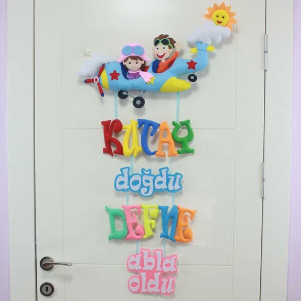Kutay ve Defne isimli Kardeş Pilot Kapı Süsü