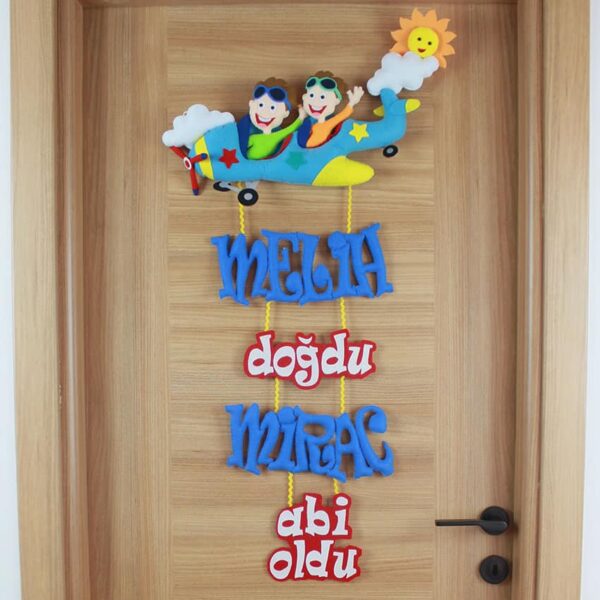 Melih ve Miraç isimli Kardeş Pilot Kapı Süsü