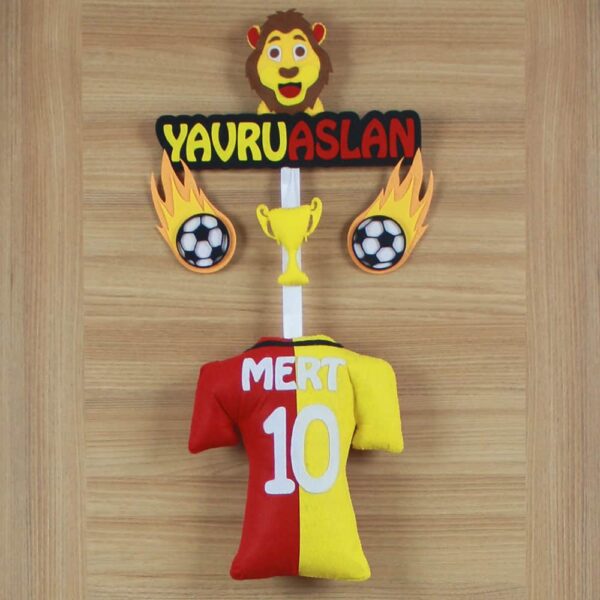 Mert isimli Yavruaslan Kapı Süsü