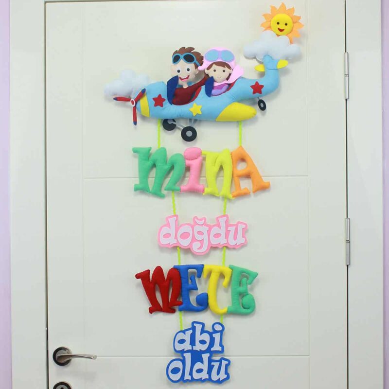 Mina ve Mete isimli Kardeş Pilot Kapı Süsü