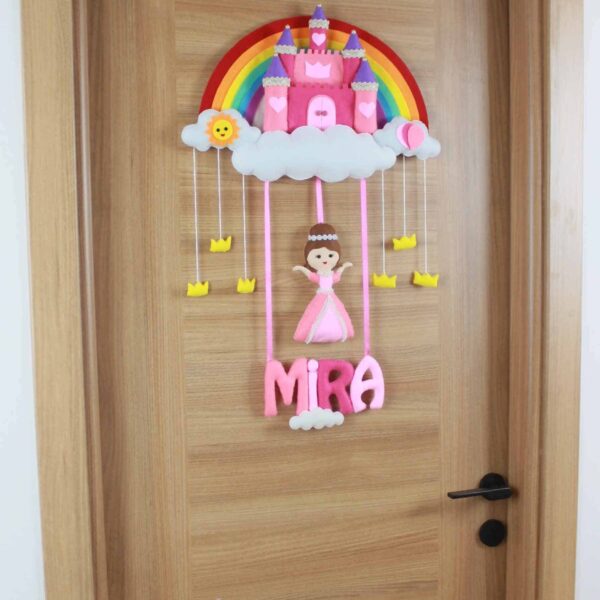 Mira isimli Şato Kız Bebek Kapı Süsü