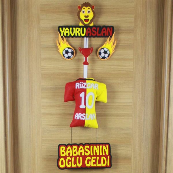 Rüzgar Arslan isimli YavruAslan Kapı Süsü