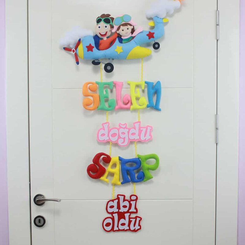 Selen ve Sarp isimli Kardeş Pilot Kapı Süsü
