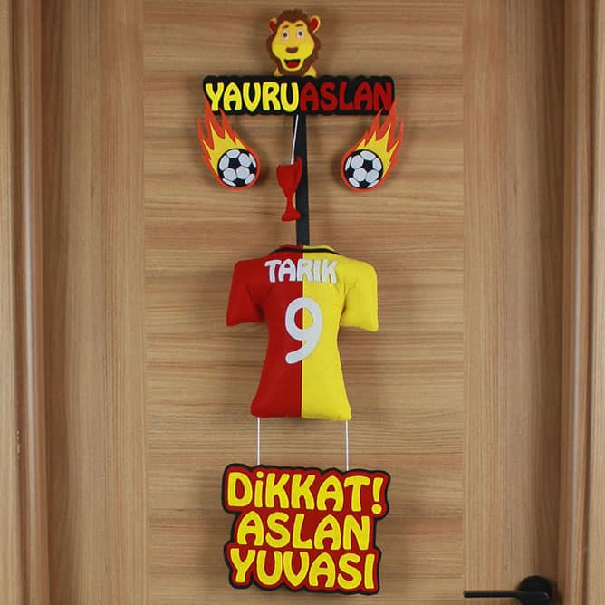 Tarık isimli YavruAslan Kapı Süsü