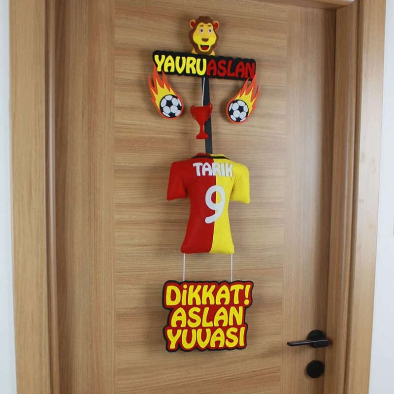 Tarık isimli YavruAslan Kapı Süsü