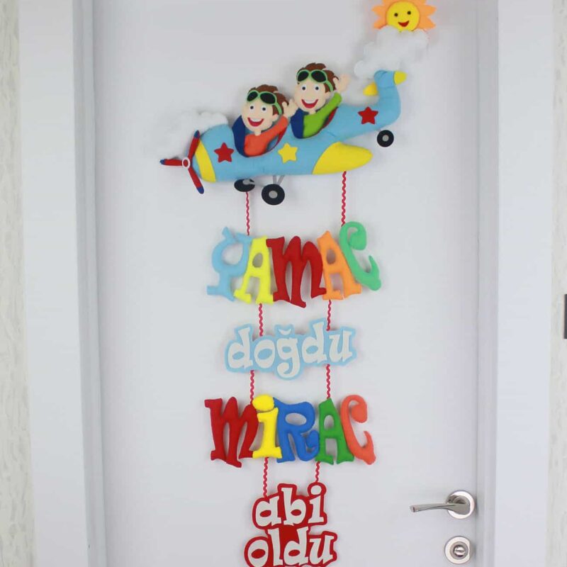 Yamaç ve Miraç isimli Kardeş Pilot Kapı Süsü
