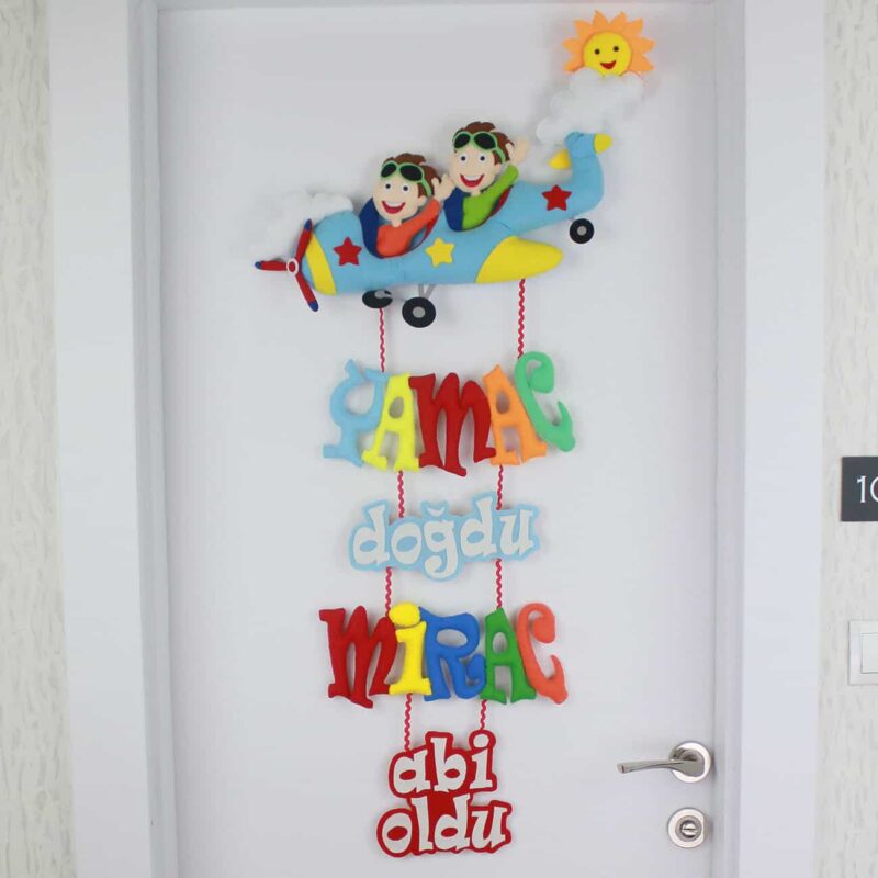 Yamaç ve Miraç isimli Kardeş Pilot Kapı Süsü