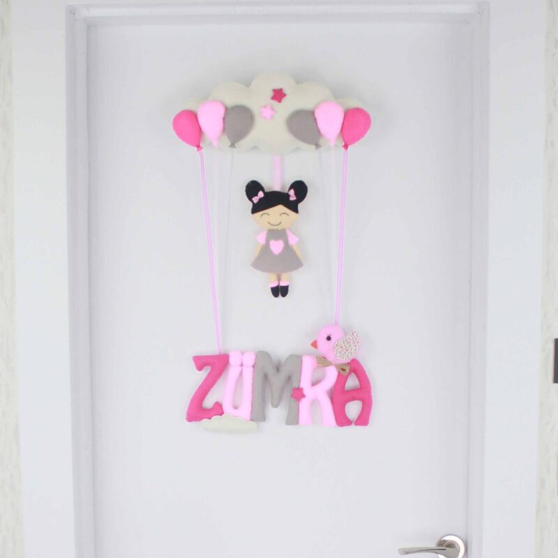 Zümra isimli Pembe Gri Bebek Kapı Süsü