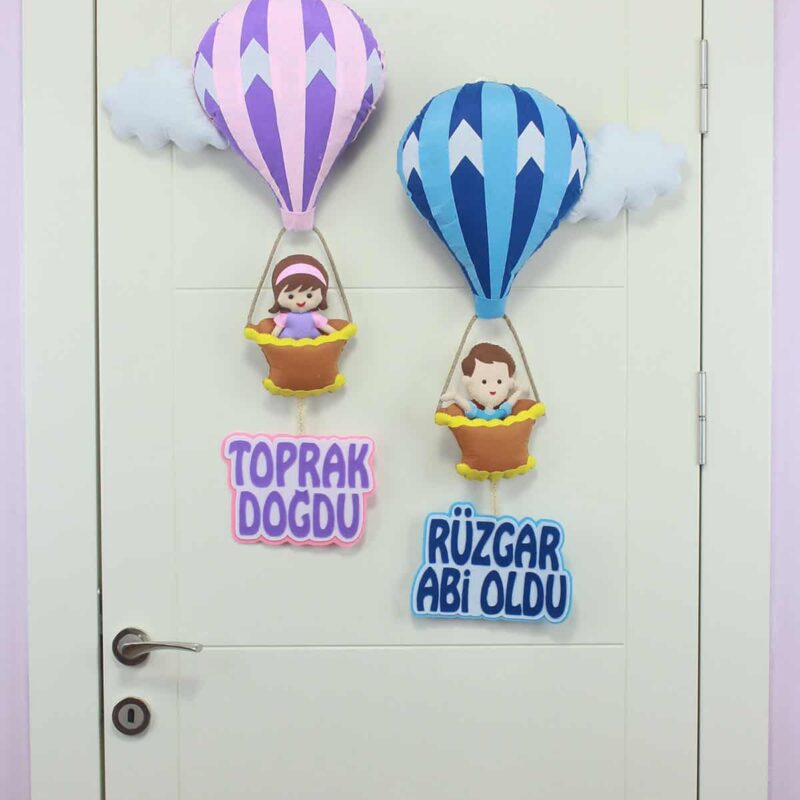 Toprak ve Rüzgar isimli Kardeşler Balonlu Kapı Süsü