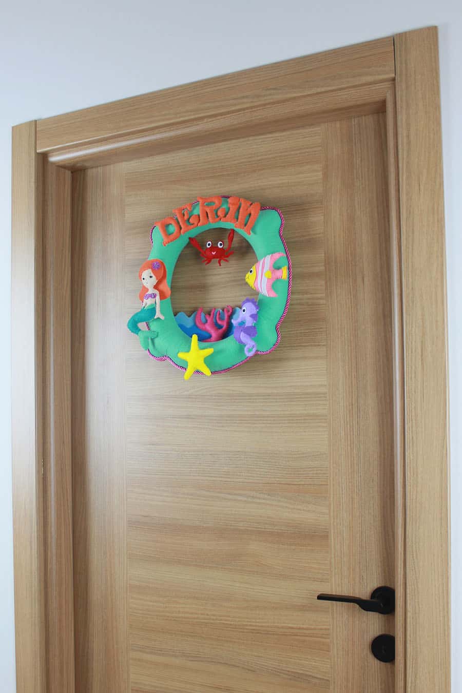 Derin isimli Deniz Dünyası Bebek Kapı Süsü