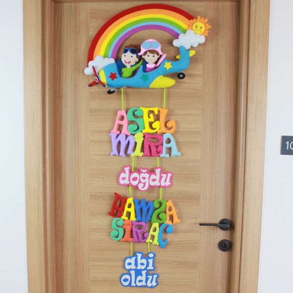 Asel Mira ve Hamza Siraç isimli Kardeş Pilot Kapı Süsü