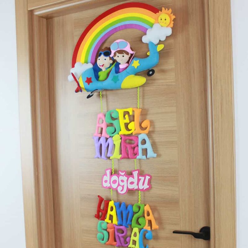 Asel Mira ve Hamza Siraç isimli Kardeş Pilot Kapı Süsü