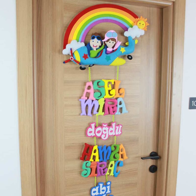 Asel Mira ve Hamza Siraç isimli Kardeş Pilot Kapı Süsü