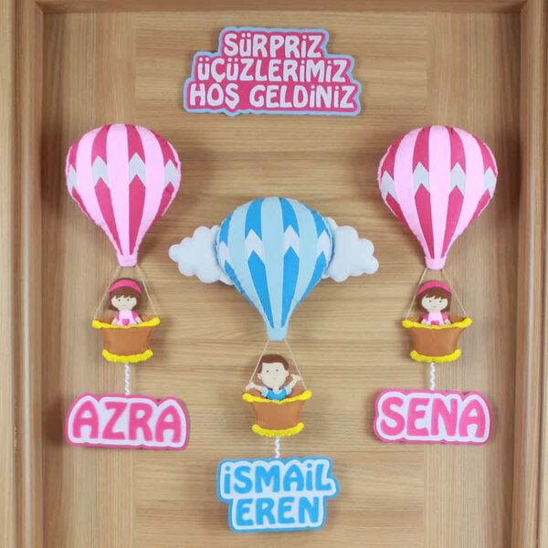 Azra, Sena ve İsmail Eren isimli Kardeşler Balonlu Kapı Süsü