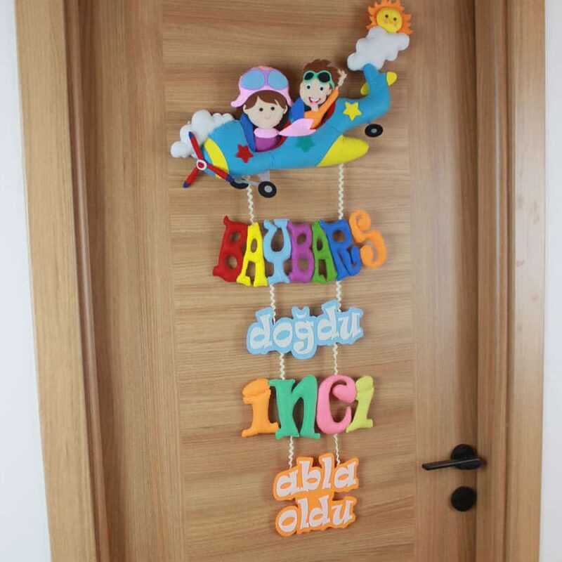 Baybars ve İnci isimli Kardeş Pilot Kapı Süsü