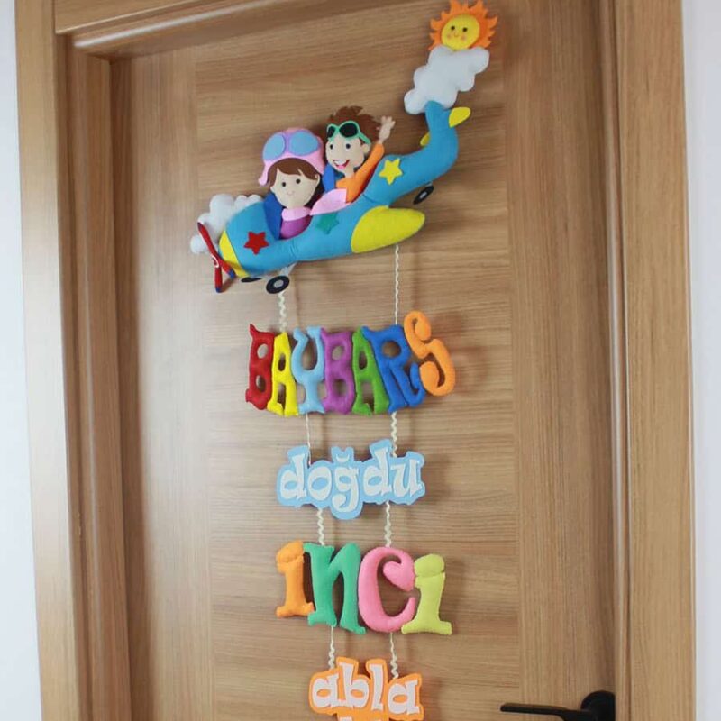 Baybars ve İnci isimli Kardeş Pilot Kapı Süsü