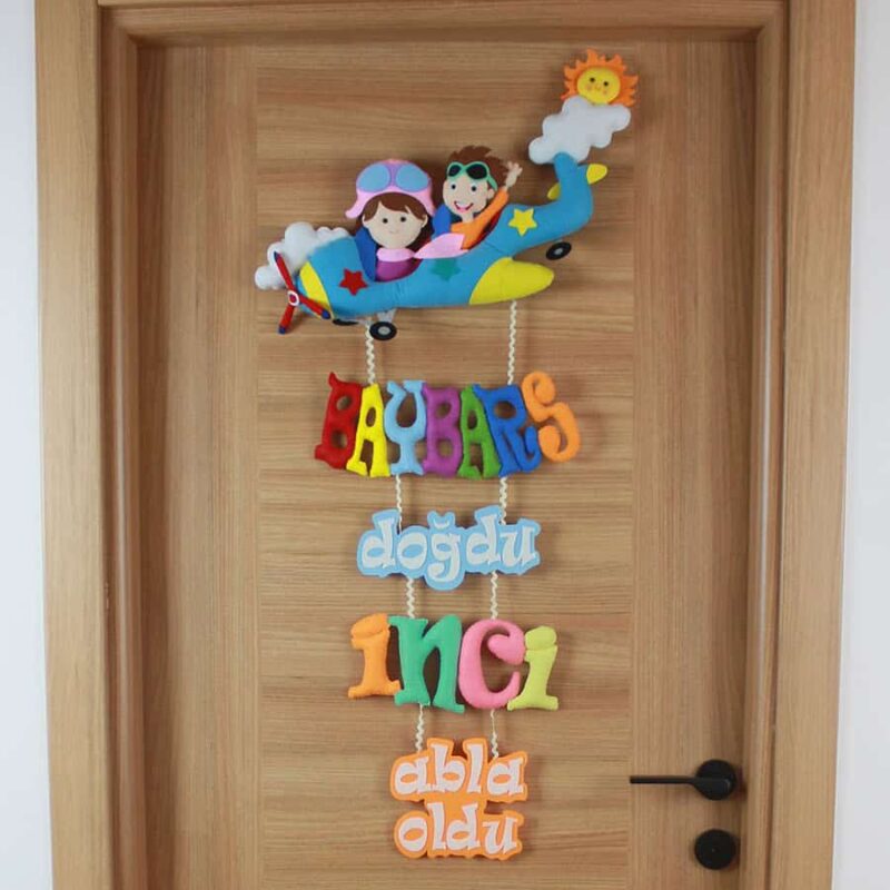 Baybars ve İnci isimli Kardeş Pilot Kapı Süsü