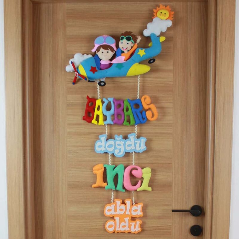 Baybars ve İnci isimli Kardeş Pilot Kapı Süsü