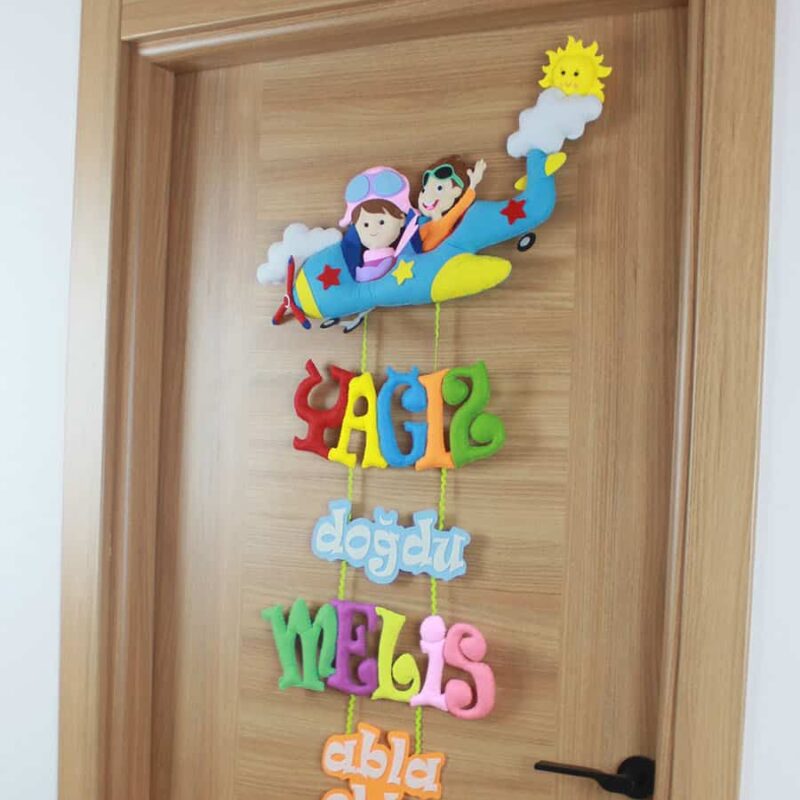 Yağız ve Melis isimli Kardeş Pilot Kapı Süsü