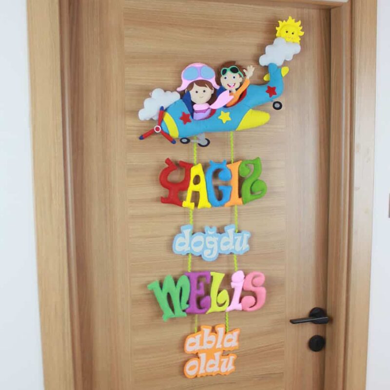 Yağız ve Melis isimli Kardeş Pilot Kapı Süsü