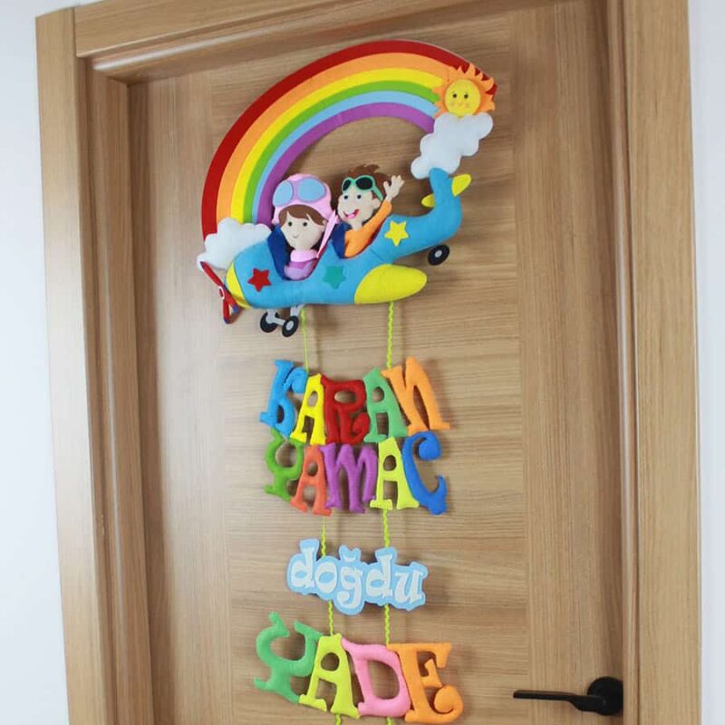 Karan Yamaç ve Yade isimli Kardeş Pilot Kapı Süsü