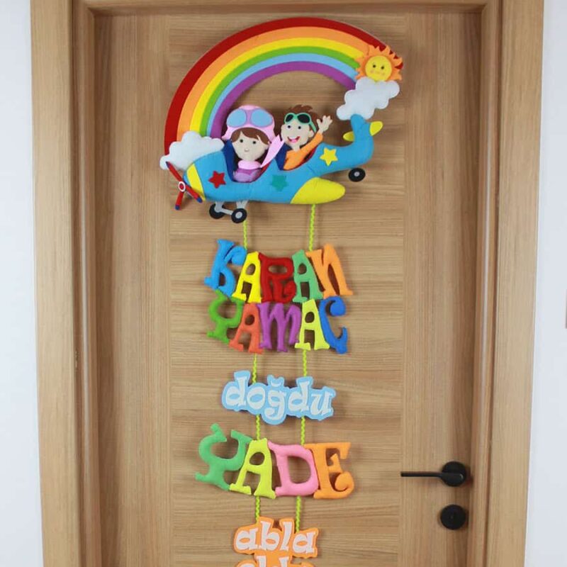 Karan Yamaç ve Yade isimli Kardeş Pilot Kapı Süsü