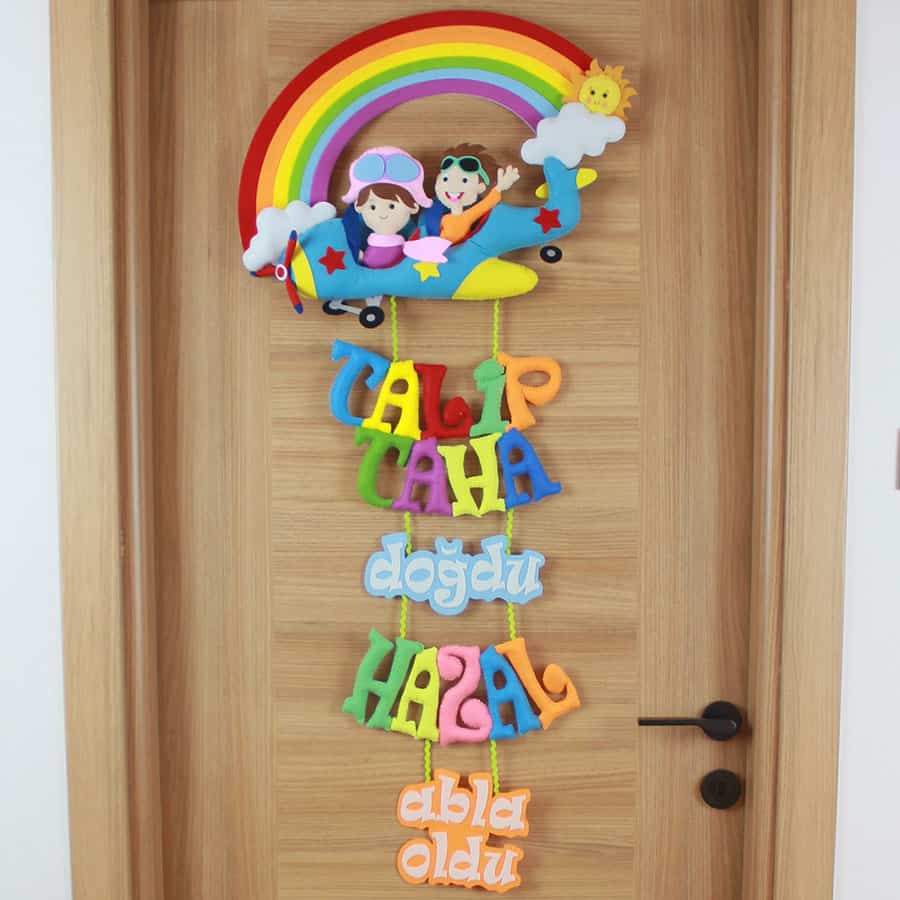 Talip Taha ve Hazal isimli Kardeş Pilot Kapı Süsü