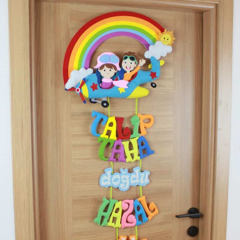 Talip Taha ve Hazal isimli Kardeş Pilot Kapı Süsü