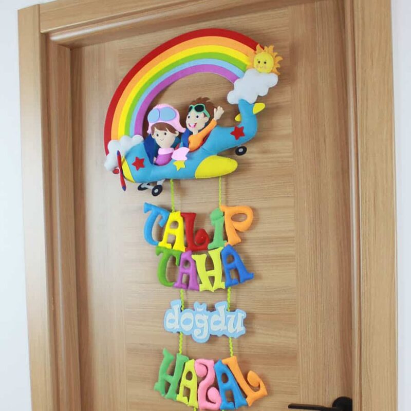 Talip Taha ve Hazal isimli Kardeş Pilot Kapı Süsü