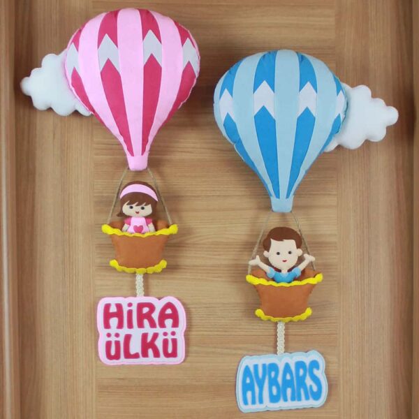 Hira Ülkü ve Aybars isimli Kardeşler Balonlu Kapı Süsü
