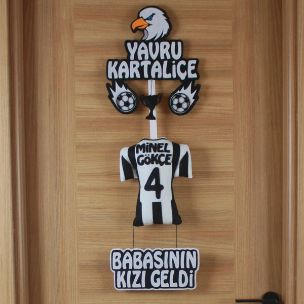 Minel Gökçe isimli YavruKartaliçe Kapı Süsü