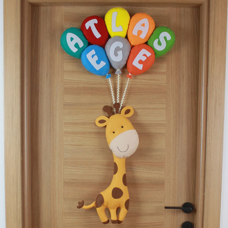 Yakın Çekim Atlas Ege İsimli Balonlu Zürafa Bebek Kapı Süsü Keçe Detayı