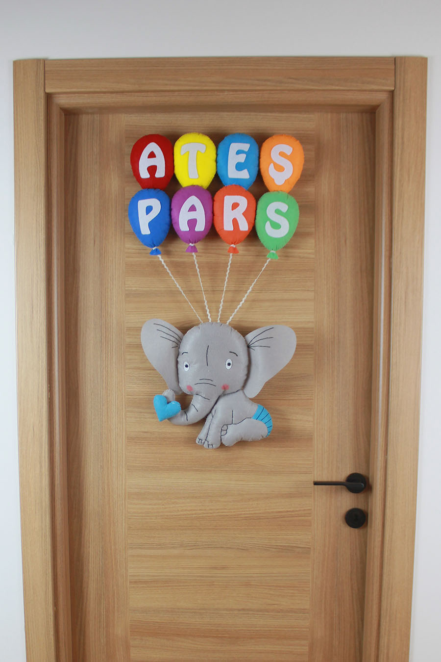 Ateş Pars isimli Filli Bebek Kapı Süsü