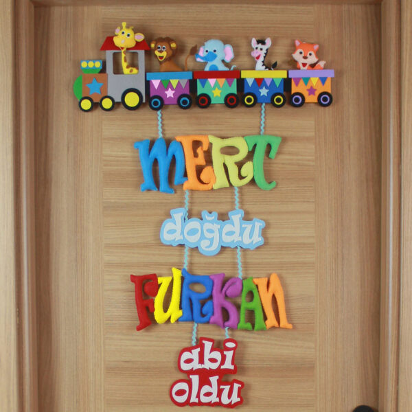 Mert ve Furkan isimli Trenli Kardeş Kapı Süsü
