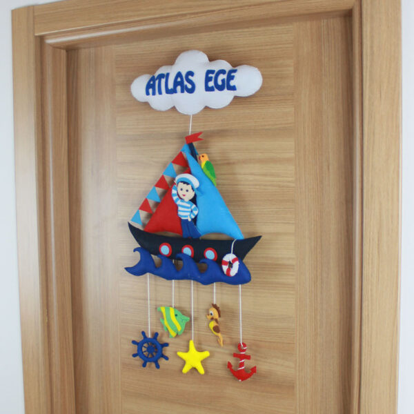 Atlas Ege isimli Denizci Bebek Kapı Süsü