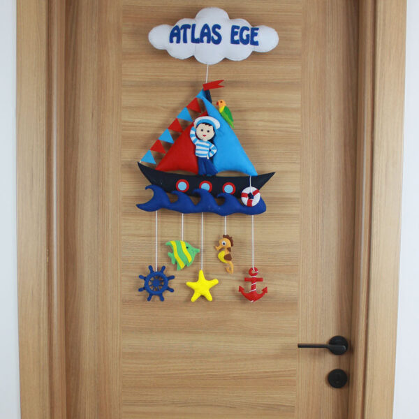 Atlas Ege isimli Denizci Bebek Kapı Süsü