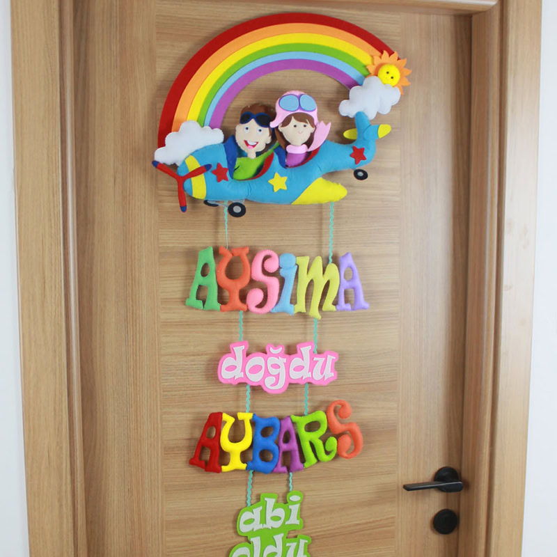 Aysima ve Aybars isimli Kardeş Pilot Gökkuşağı Kapı Süsü